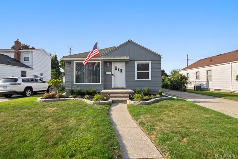 80 Tecumseh St, Clawson, MI 48017