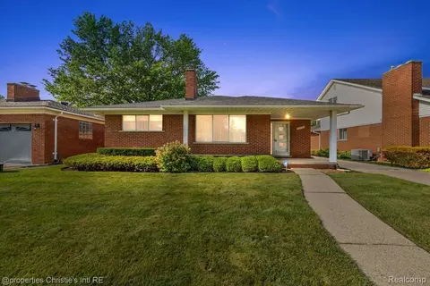 20030 Edmunton St, Saint Clair Shores, MI 48080