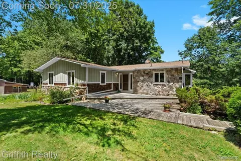 2493 Swarthout Rd, Pinckney, MI 48169