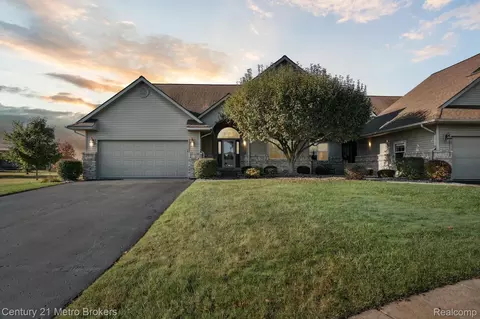 2318 Crossings Cir, Davison, MI 48423