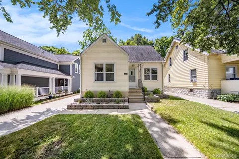 924 Woodlawn Ave, Ann Arbor, MI 48104