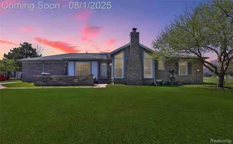 14735 Palmetto Ct, Shelby Township, MI 48315