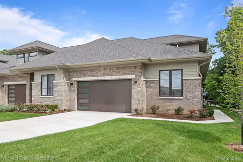 7464 Gramercy Cir #19, West Bloomfield, MI 48322