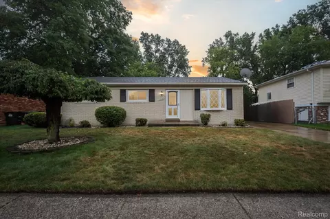 25147 Pamela St, Taylor, MI 48180