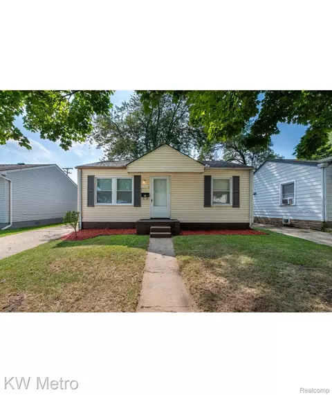 11330 Chalmers Ave, Warren, MI 48089
