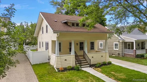 776 W Lincoln St, Birmingham, MI 48009