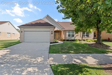 17193 Pond Dr, Clinton Township, MI 48038