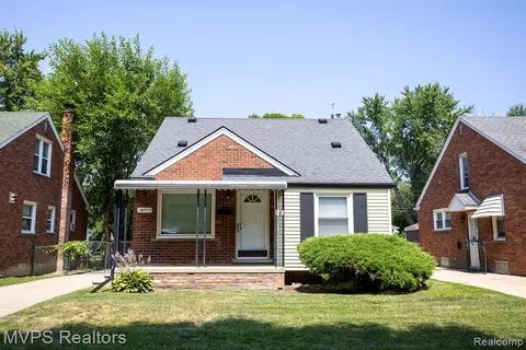 19775 Damman St, Harper Woods, MI 48225