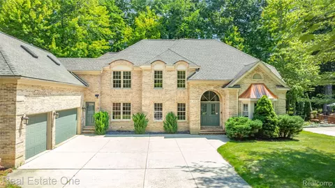 3876 Elder Rd S, West Bloomfield, MI 48324