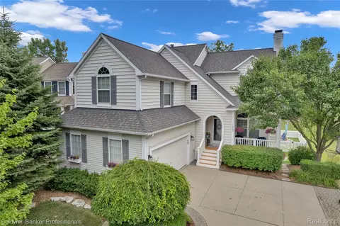 1495 Fountain View Ln, Oxford, MI 48371