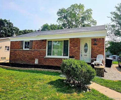 9994 Deering St, Livonia, MI 48150
