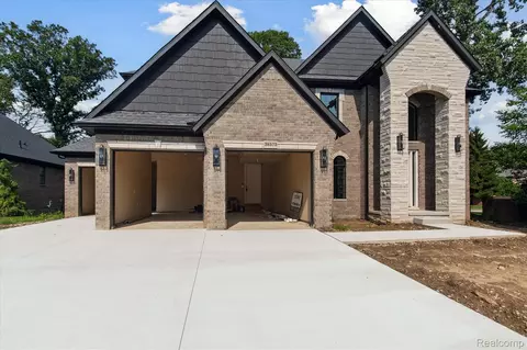 38573 Primrose Ln, Harrison, MI 48045