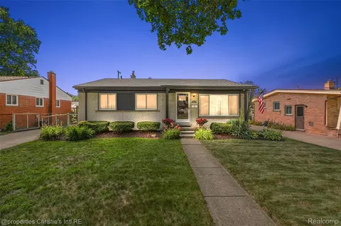 1197 Shenandoah Dr, Clawson, MI 48017