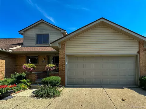 3715 Old Creek Rd, Troy, MI 48084