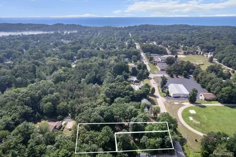 0000 Park St, Pentwater, MI 49449