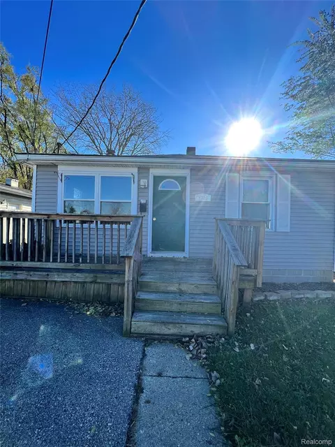 2735 Weiss St, Saginaw, MI 48602