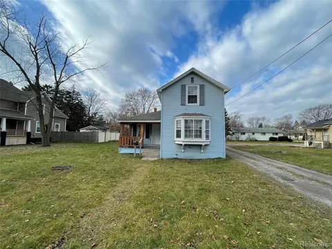 1537 Bay St, Saginaw, MI 48602