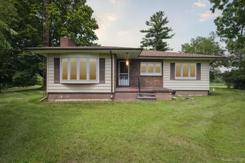 7467 Mccandlish Rd, Grand Blanc, MI 48439