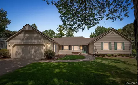 663 Lake Forest Rd, Rochester Hills, MI 48309