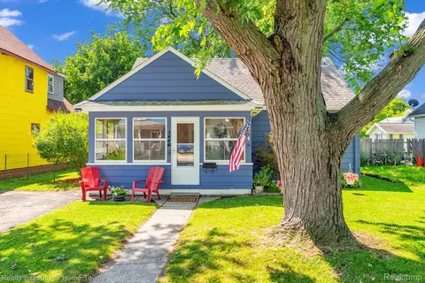 1420 Carleton St, Port Huron, MI 48060