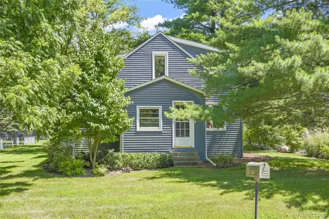 3257 Saint Clair Dr, Rochester Hills, MI 48309