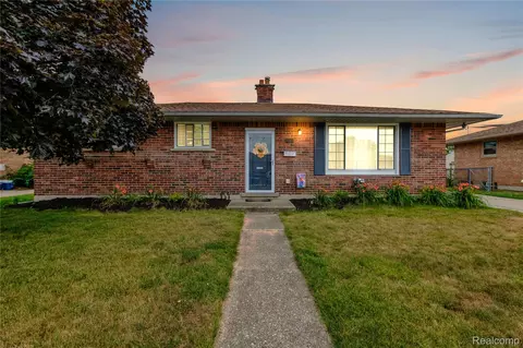 34019 Arrowhead St, Westland, MI 48185