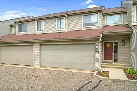 751 Eastbridge Ct, Rochester Hills, MI 48307