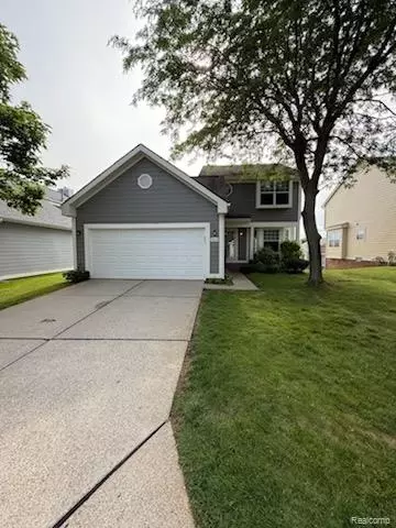 31113 Columbia Dr, Novi, MI 48377