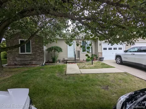 730 Channel Dr, Marine City, MI 48039