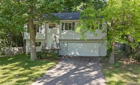 21315 Prescott, Southfield, MI 48075