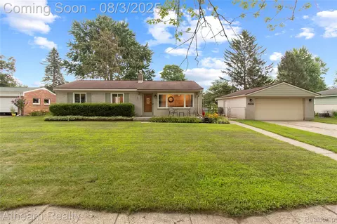 3616 Shoals St, Waterford, MI 48329