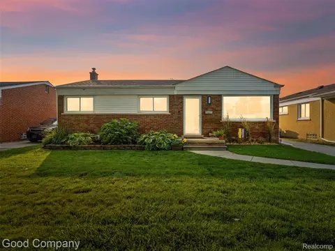32406 Van Dover St, Saint Clair Shores, MI 48082