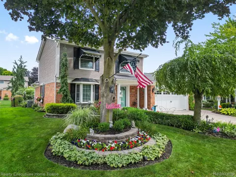 14939 Congress Dr, Sterling Heights, MI 48313
