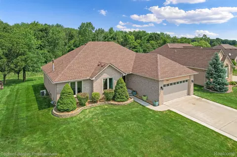 20183 Pine Cone Dr, Macomb, MI 48042