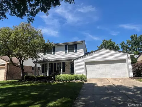 3494 Eagle Dr, Troy, MI 48083