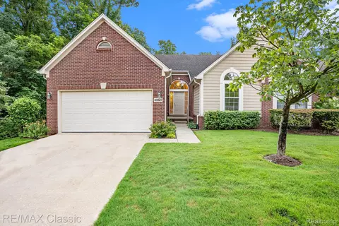 40827 Lenox Park Dr, Novi, MI 48377