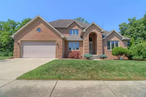 4600 Dolores Dr, Trenton, MI 48183
