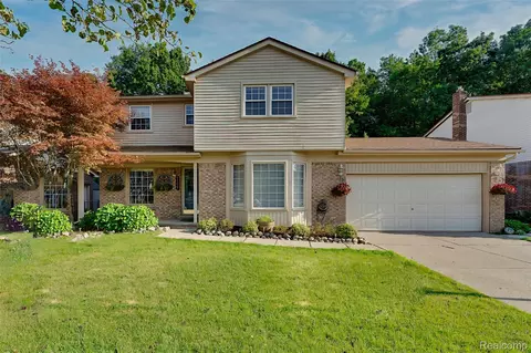 44827 Leslie Ln, Canton, MI 48187