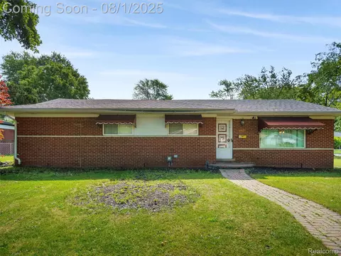31310 Pinto Dr, Warren, MI 48093