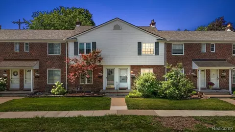 23104 Edsel Ford Ct, Saint Clair Shores, MI 48080