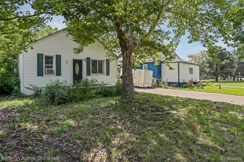 664 Emerson Ave, Pontiac, MI 48340