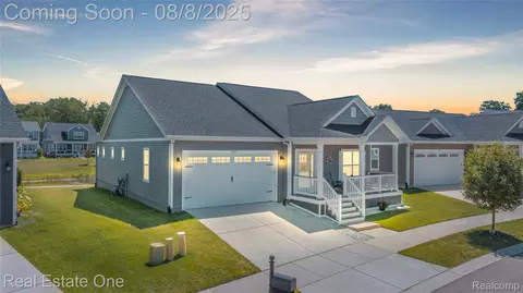 9265 Regency Blvd, Pinckney, MI 48169