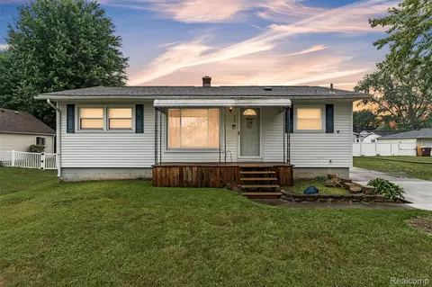 885 Patterson Dr, Monroe, MI 48161