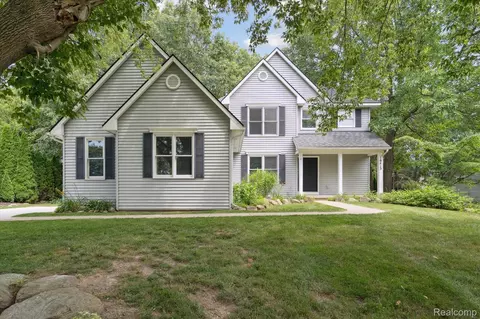 16413 E Horseshoe Trl, Linden, MI 48451