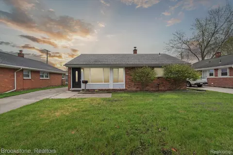 18575 Hinton St, Riverview, MI 48193