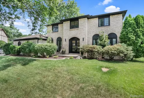 4380 Bender Ct, Troy, MI 48098