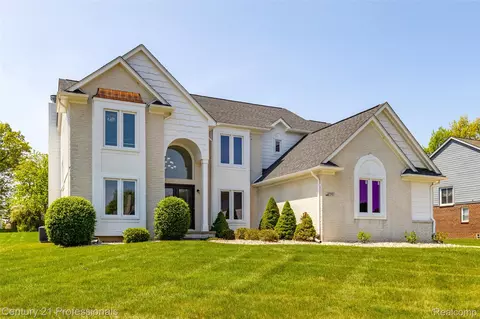 4136 Oakland Ridge Dr, Orion, MI 48359