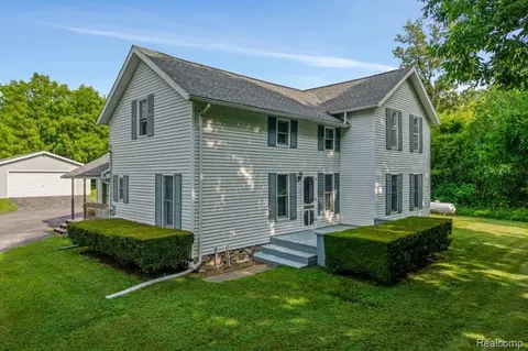 9393 N Gregory Rd, Fowlerville, MI 48836
