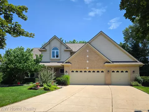 2836 Otter Ct, Wixom, MI 48393