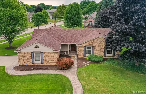 4614 Lehigh Dr, Troy, MI 48098